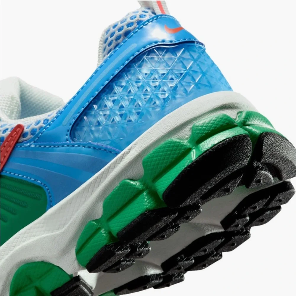 NIKE - Vomero 5 BG, Size: 8.5 Women’s / 7 Youth